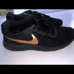 Nike Tanjun Bronze Sneakers